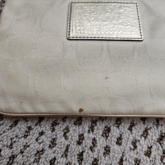 Coach Poppy "Made For Me By Coach's Gold Wristlet - Picture 6 of 6